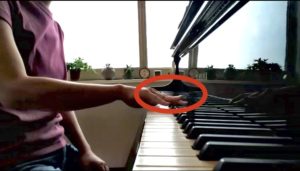 ピアニストの指の伸展
